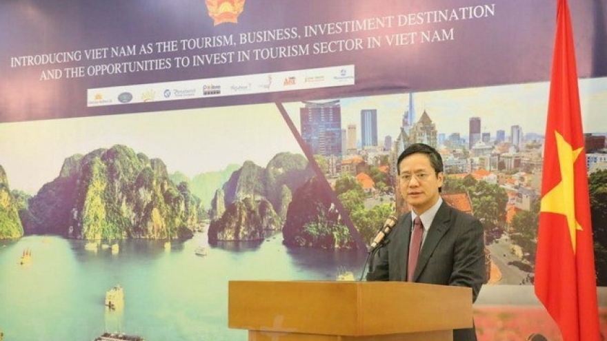 Tourism, business opportunities in Vietnam introduced in Indonesia