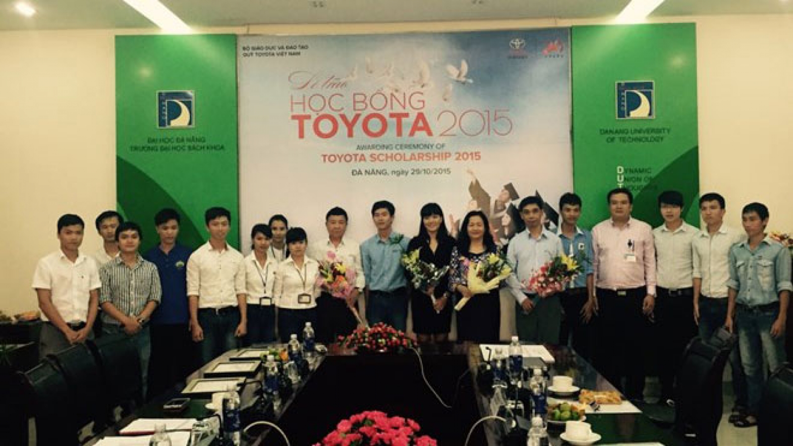 Toyota Vietnam awards scholarships to students