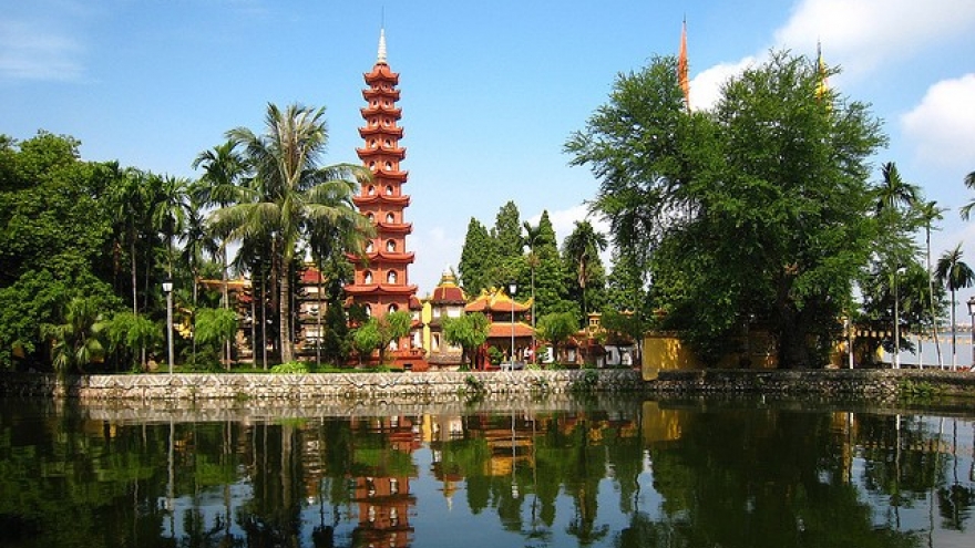 Vietnam's stunning pagodas lure visitors