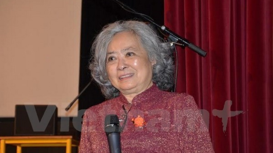 Vietnamese AO victim introduces her autobiography in France