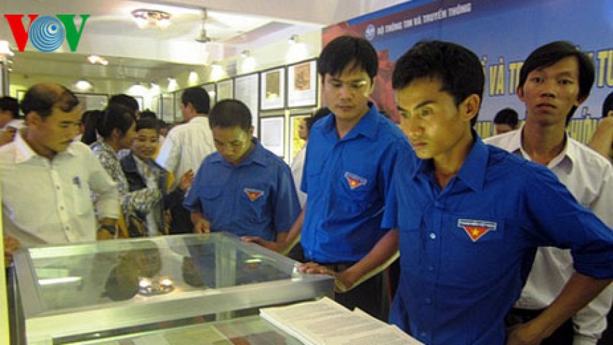 Quang Ngai hosts exhibition on Hoang Sa, Truong Sa 