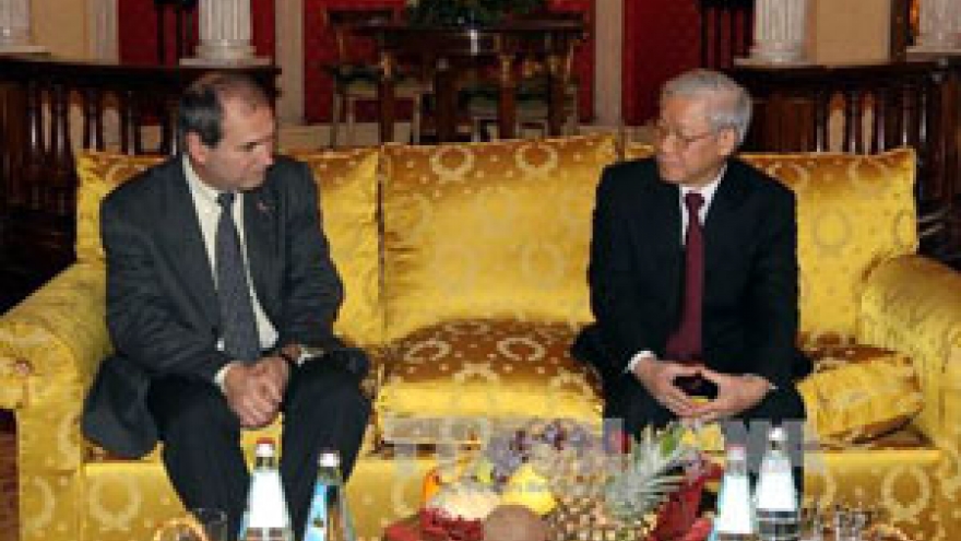 Party leader receives Italian communists