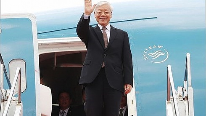 Party leader leaves Paris for state visit to Cuba