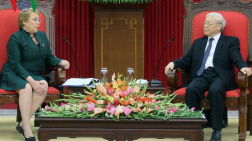 Party leader hosts Chilean President