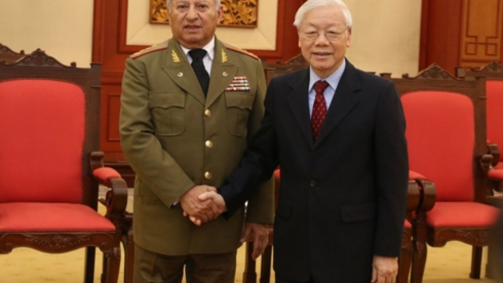 Vietnam pledges all possible support for defence ties with Cuba