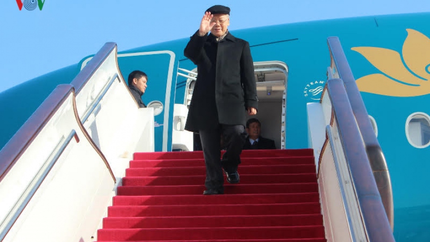 
        Party leader begins official visit to China
                              