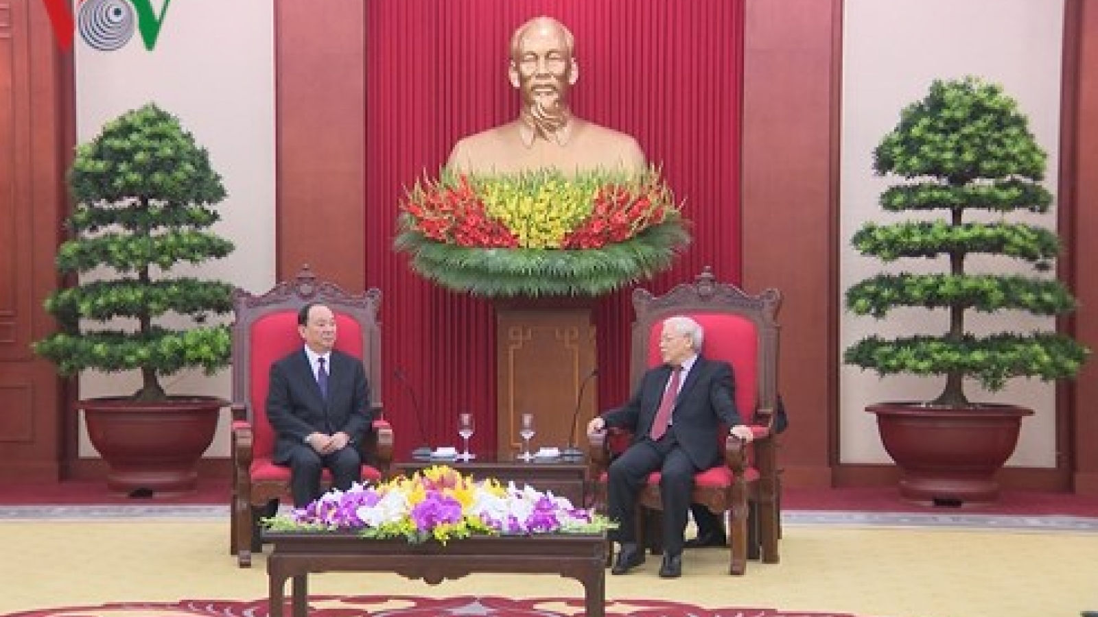 Vietnam, China reinforce ties between their parties