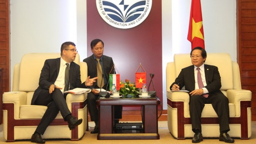 Vietnam, Hungary step up ICT cooperation