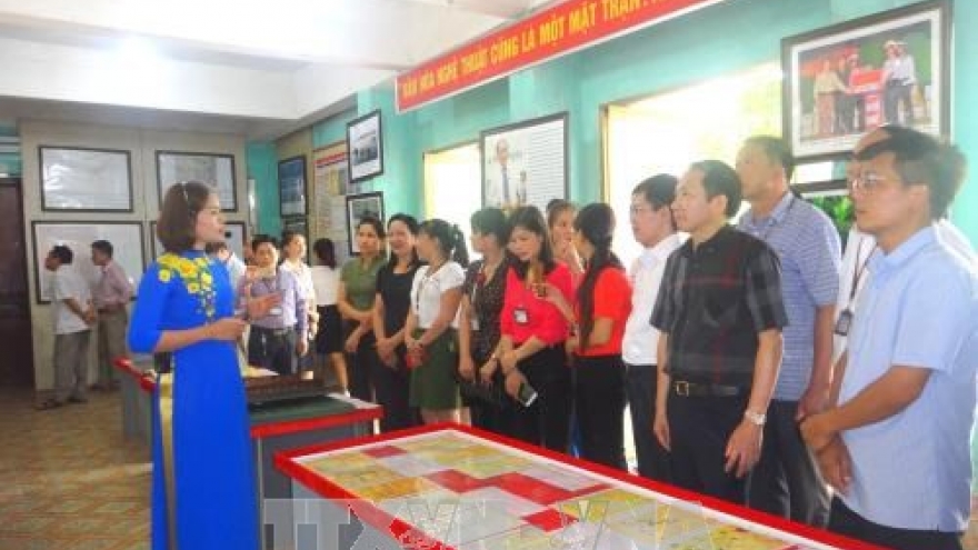 Hoang Sa, Truong Sa exhibition comes to ethnic minority people