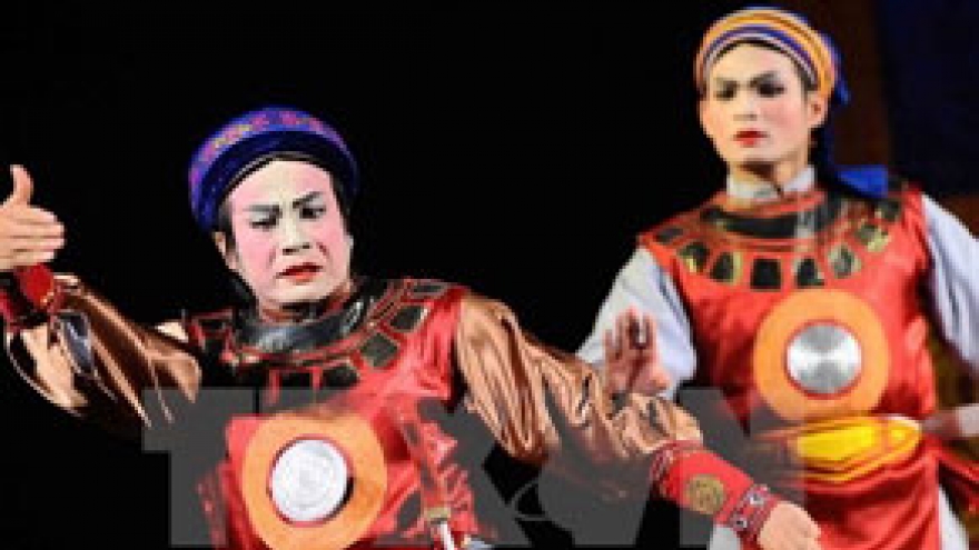 Classical dramas take to the streets in Danang city