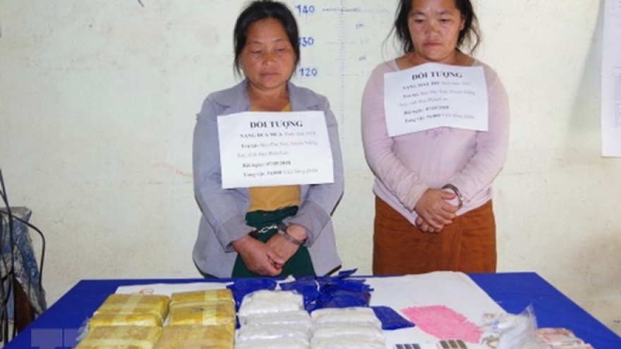 Two Lao traffickers caught for carrying 34,000 meth pills