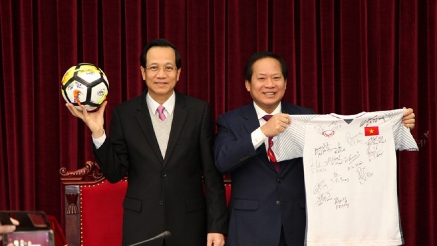 PM presents U23 team’s ball, shirt for auction to raise funds for the poor