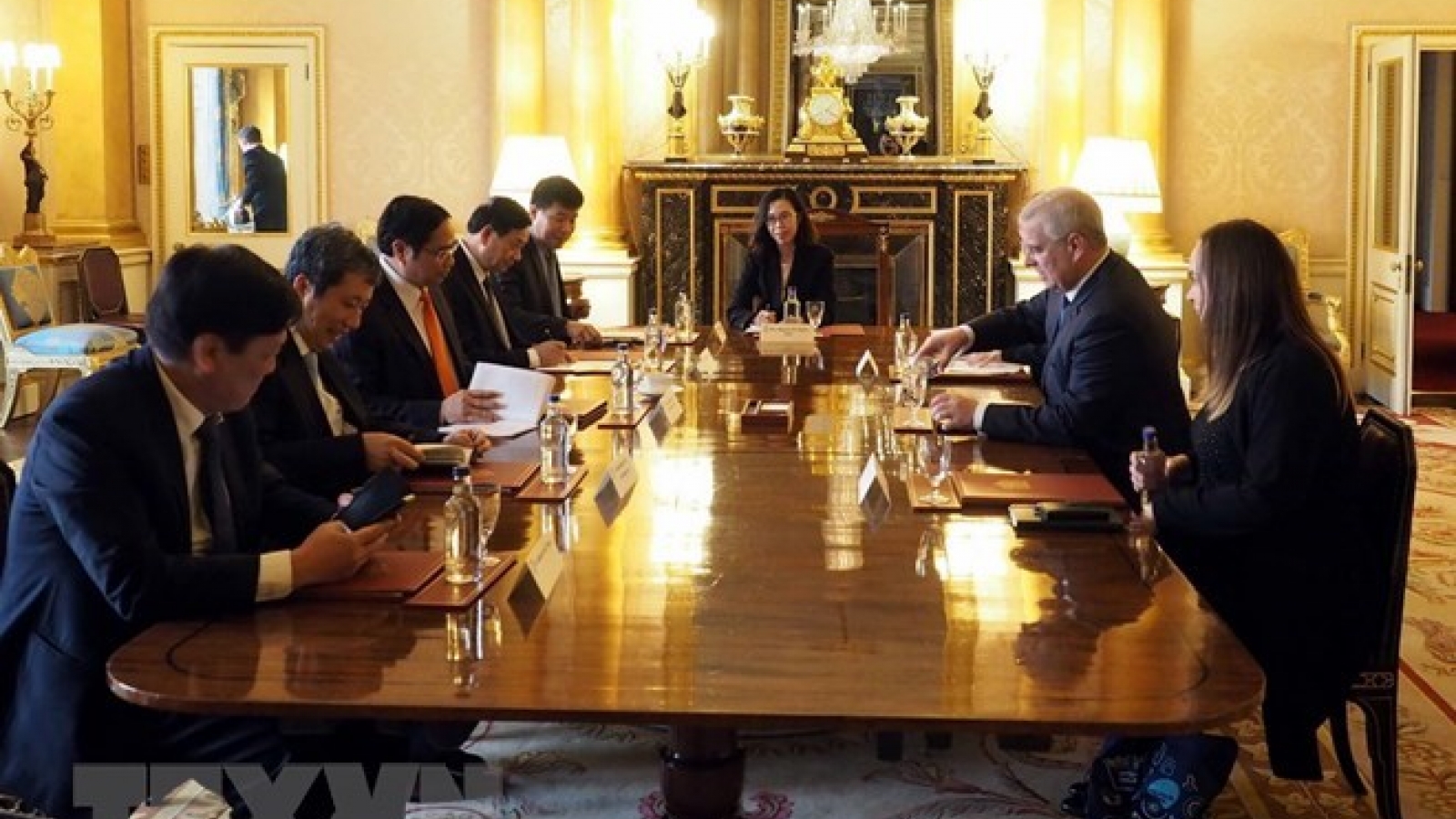 Party official: Vietnam wishes to promote ties with UK