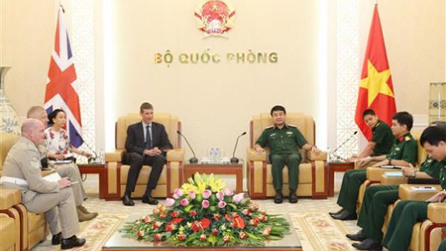 Senior Lieut-General receives British diplomat