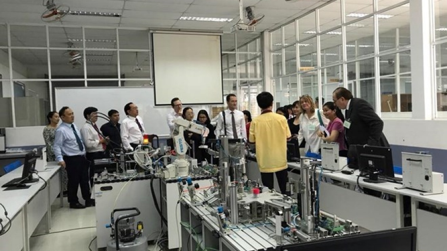 Vietnam, UK foster occupational education and training partnerships