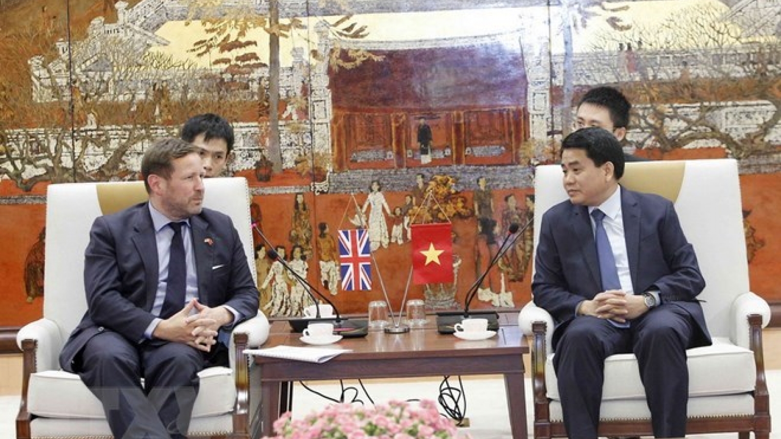 Hanoi to intensify cooperation with UK in various fields