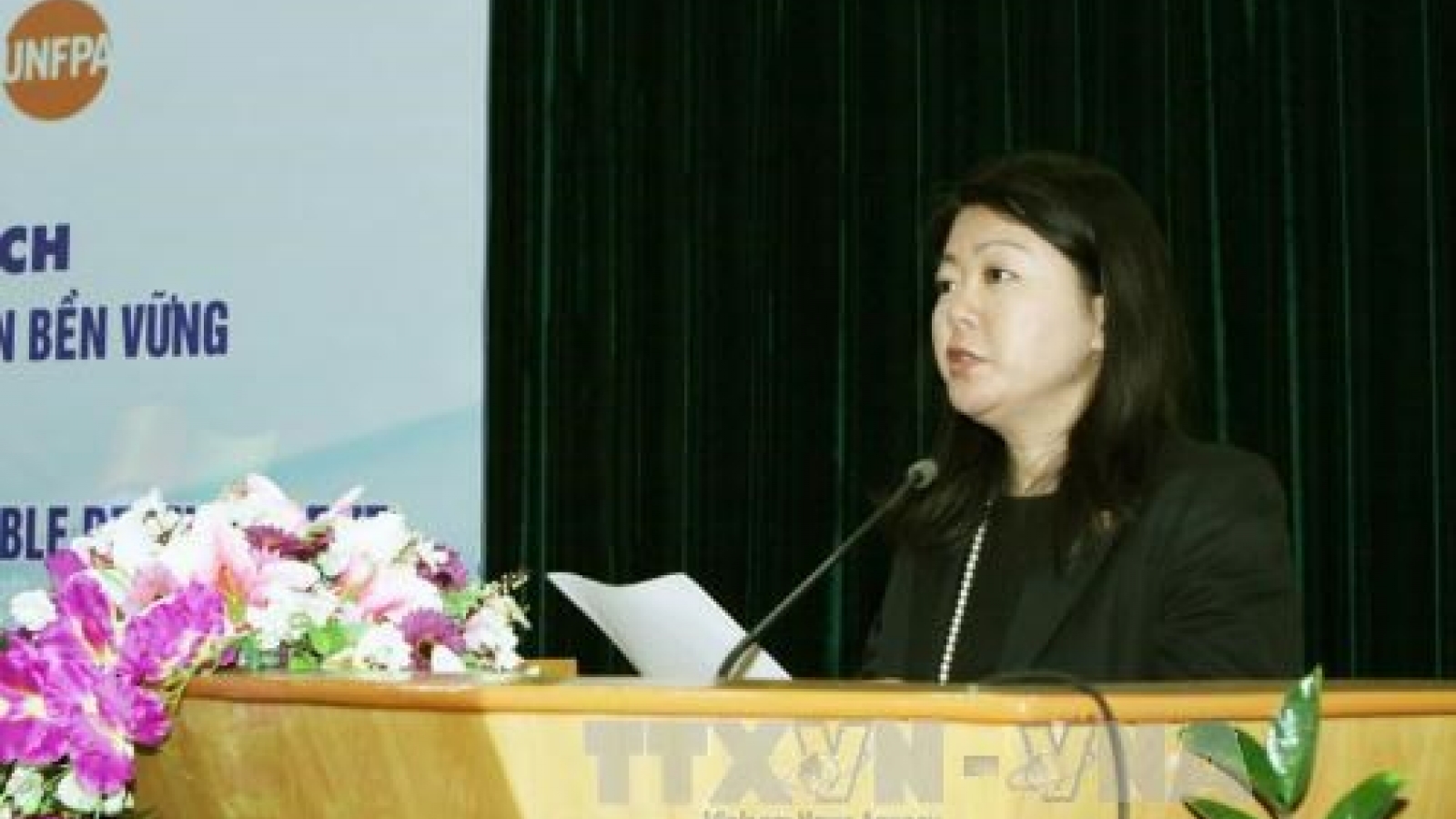 Outgoing UNFPA official honoured for help to Vietnam