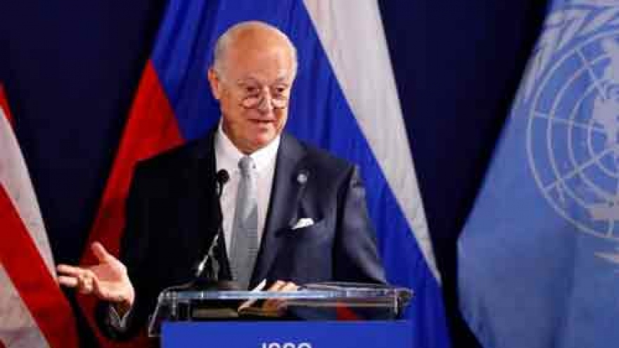
        UN urges US-Russia deal on Syria, cautious on Russian Aleppo plan
                              