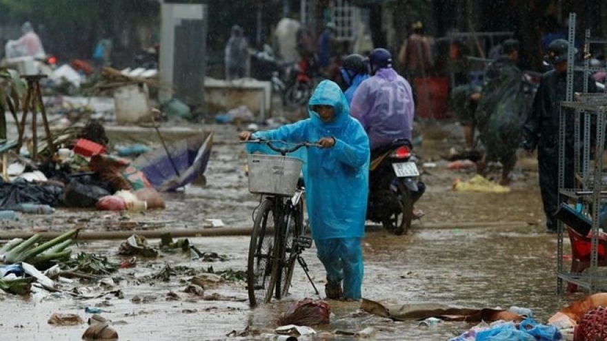 UN helps Vietnam surmount typhoon Damrey consequences