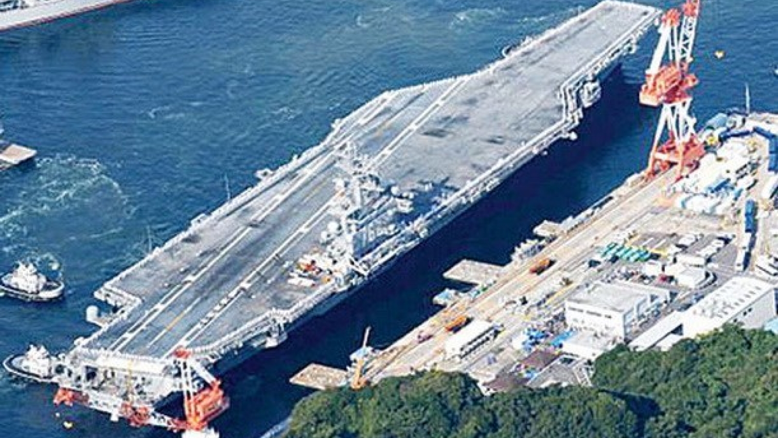 US warships hold drills in Philippine sea