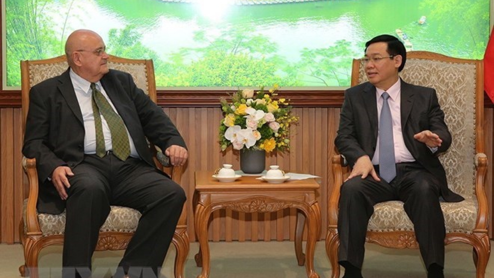 Vietnam boosts investment cooperation with Brazil, US