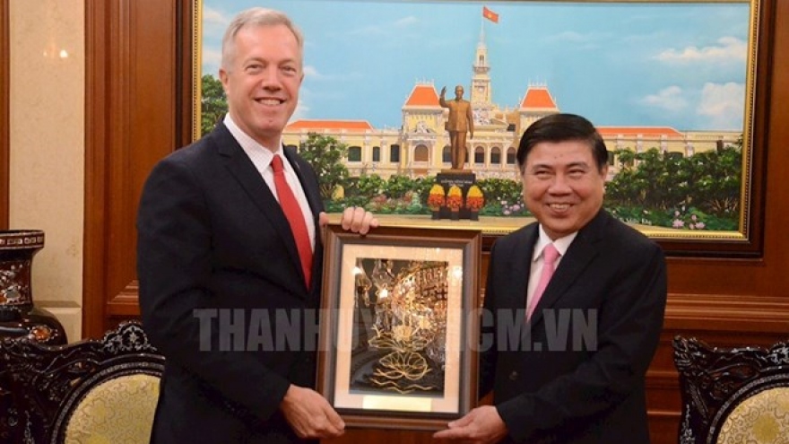 US Ambassador bids farewell to HCM City leaders