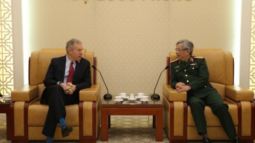 Vietnam, US seek ways to enhance defence cooperation