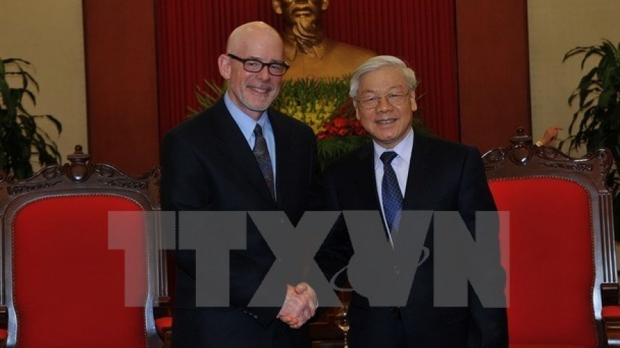 US Communist Party delegation visits Vietnam