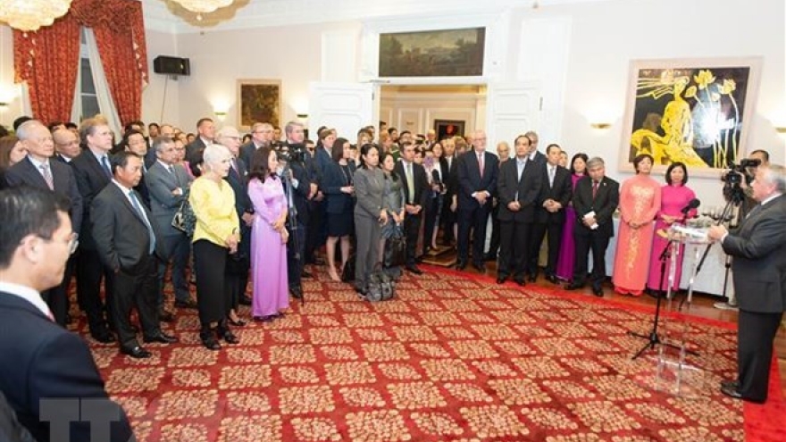 US vows to deepen ties with Vietnam