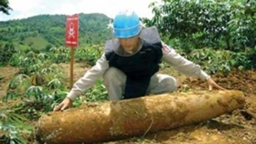 Clearing UXOs from Quang Tri province