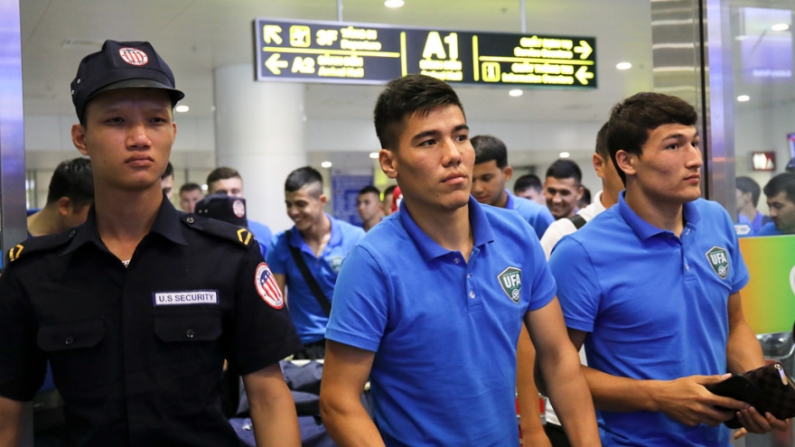 Uzbek U23s arrive in Hanoi for int’l tournament
