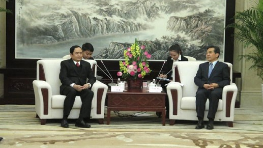 
        Vietnam Fatherland Front officials visit China
                              