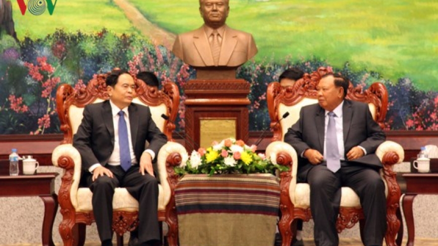 Lao leader hails effective front cooperation with Vietnam