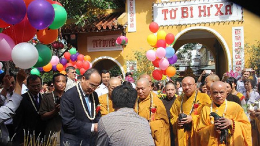 VFF leader congratulates Buddhist monks and followers on Vesak 2016