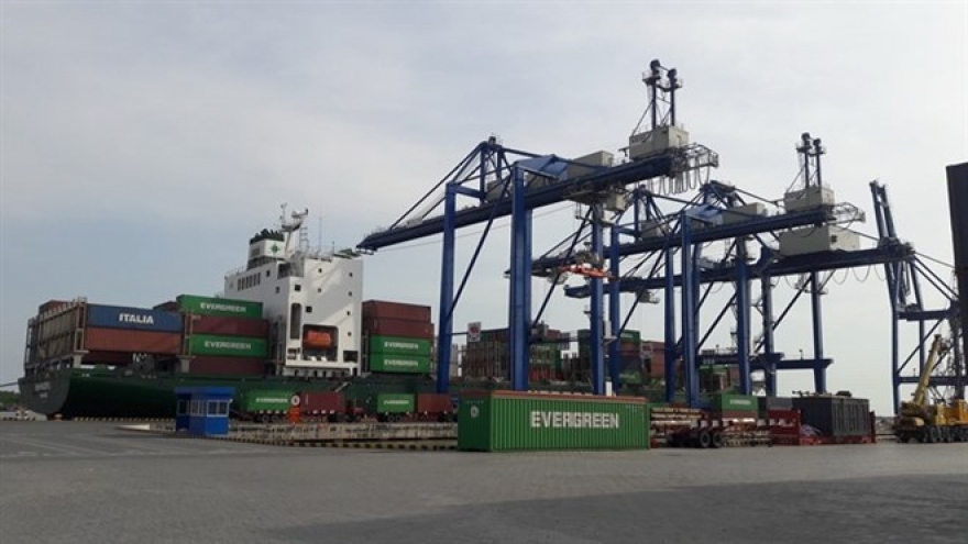 Ministry plans to limit cargo at HCM City port