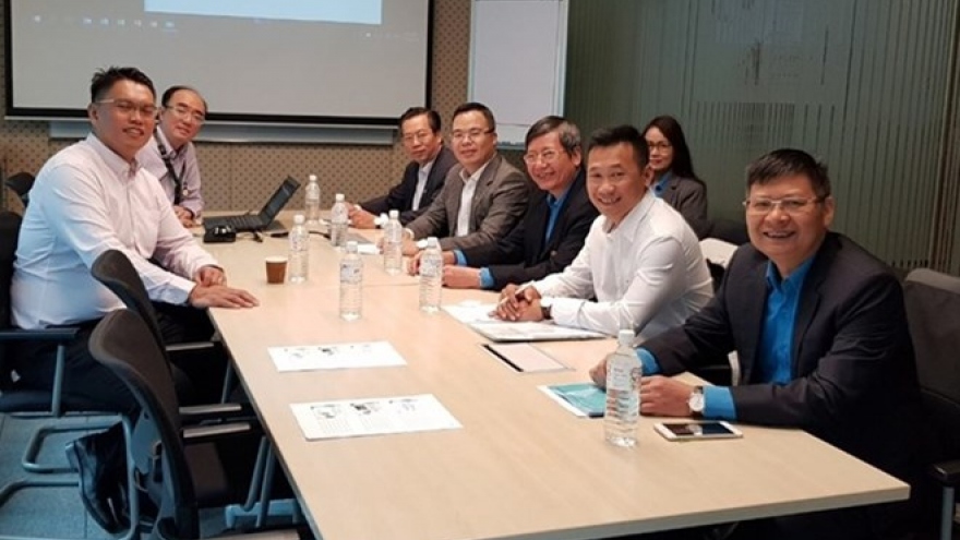 Vietnam, Singapore share experience in trade union work