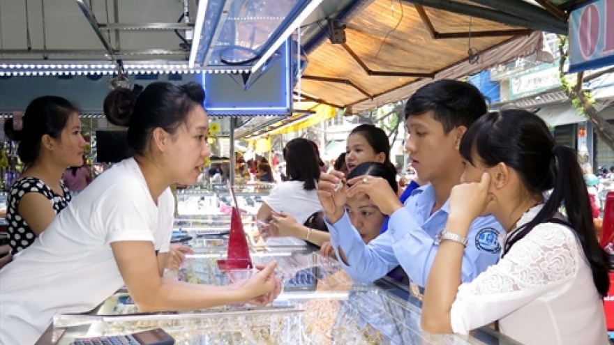 
        VGTA wants Vietnam to set up gold trading floor
                              