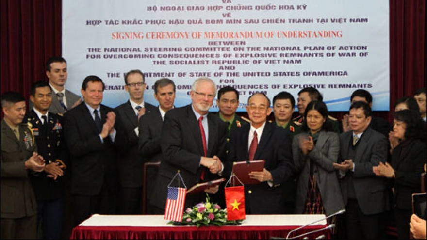 Vietnam, US cooperate in landmine clearance