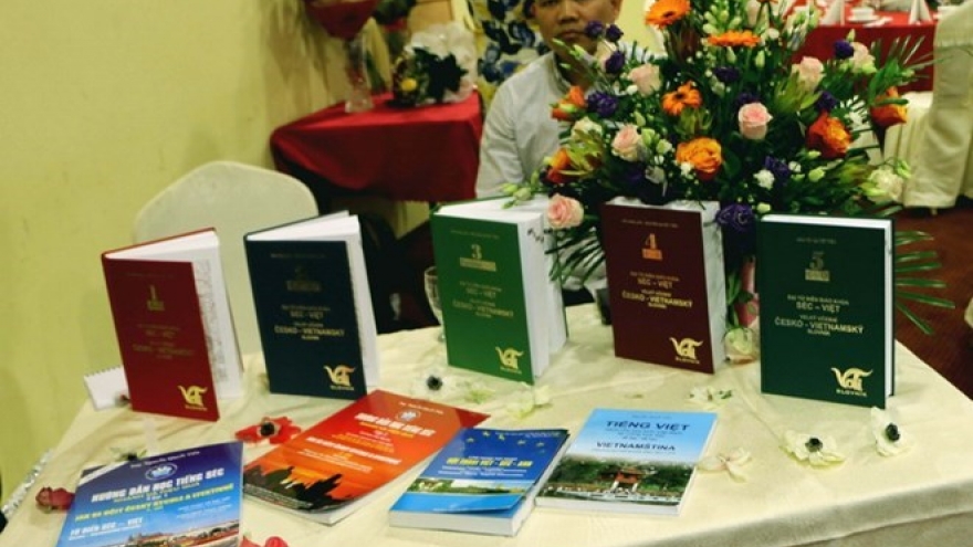 Fifth volume of Czech-Vietnamese encyclopedia released