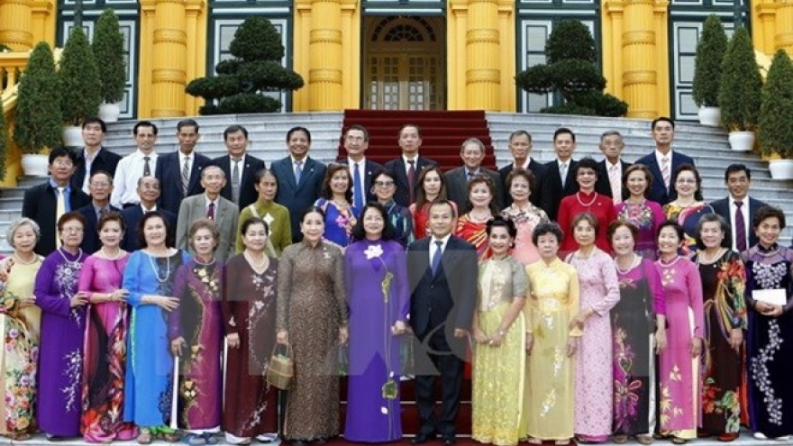 Vice President greets former Vietnamese teachers in Thailand