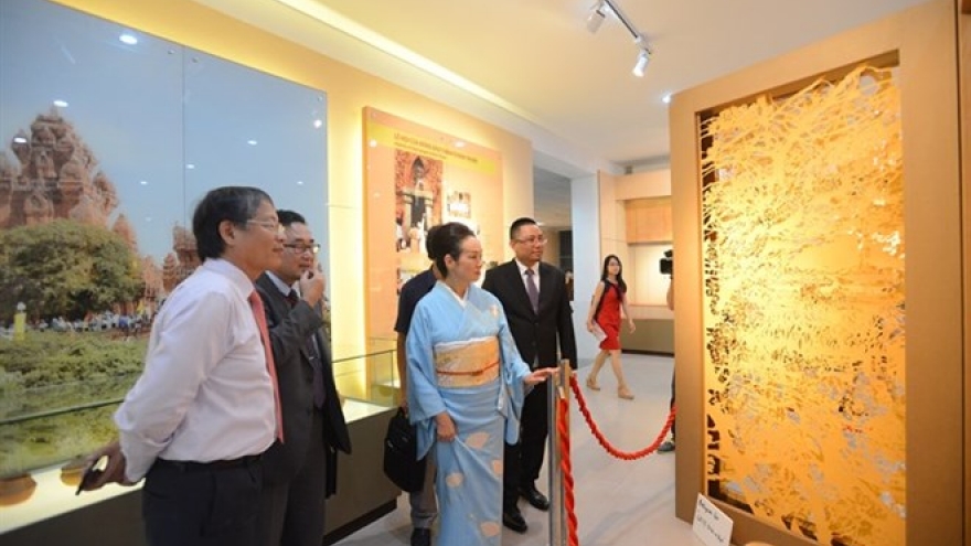 Mika’s katazome affair with Vietnam
