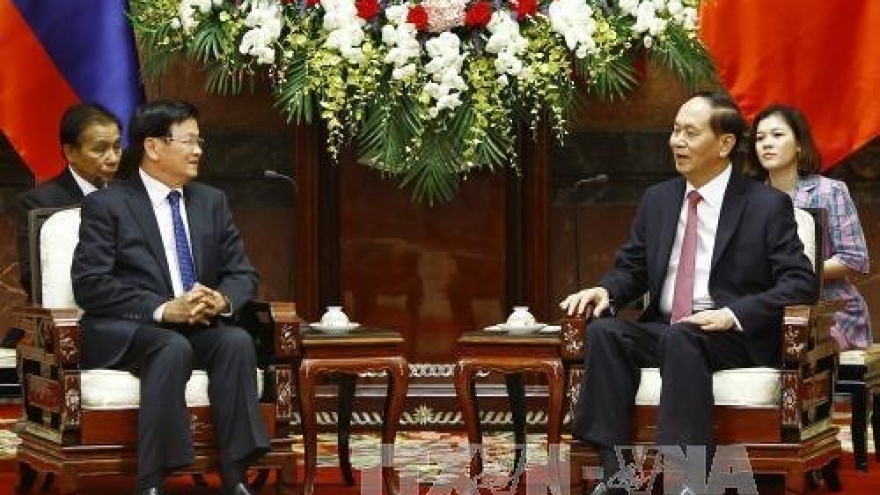 President Tran Dai Quang meets with Lao PM Thongloun Sisoulith