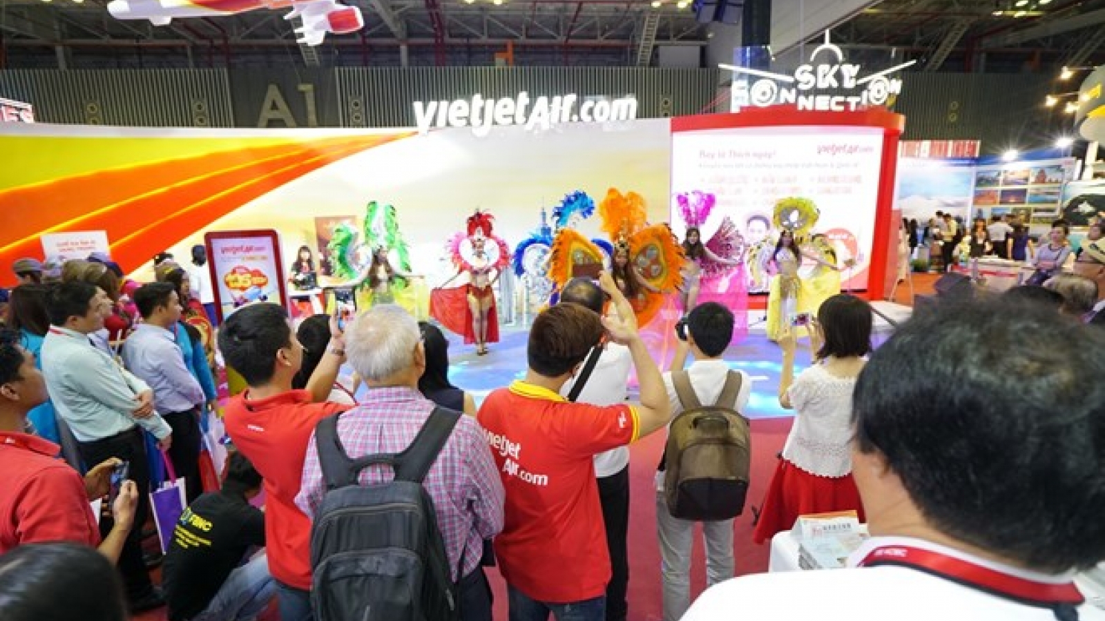 Vietjet signs deal with HCM City Tourism Dept