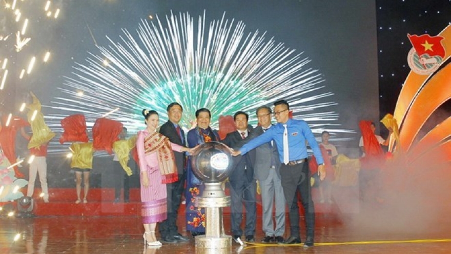 Vietnamese, Lao youths round off friendship meeting