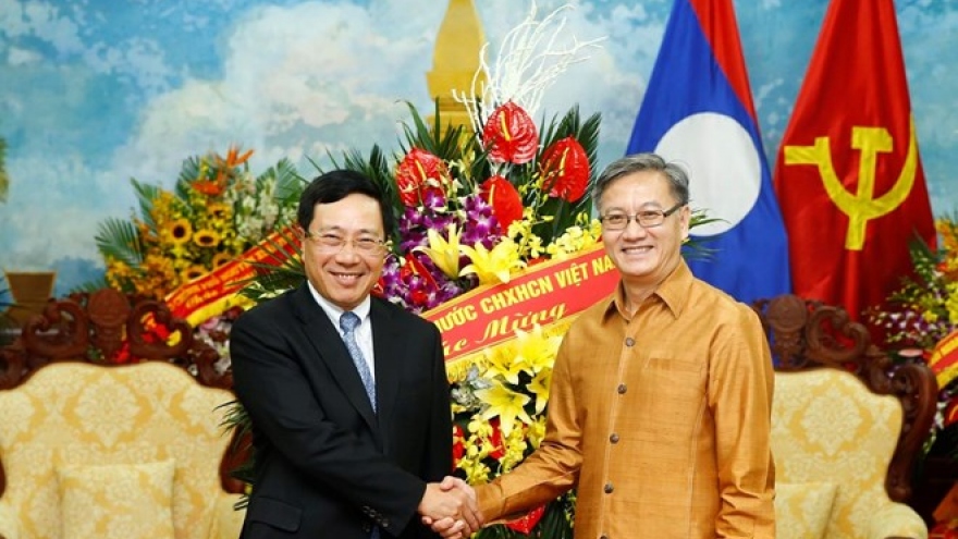 Deputy PM visits Lao embassy on Bunpimay festival