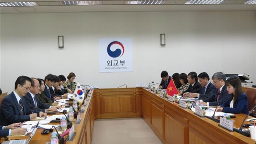 Vietnam, RoK review one-year economic cooperation
