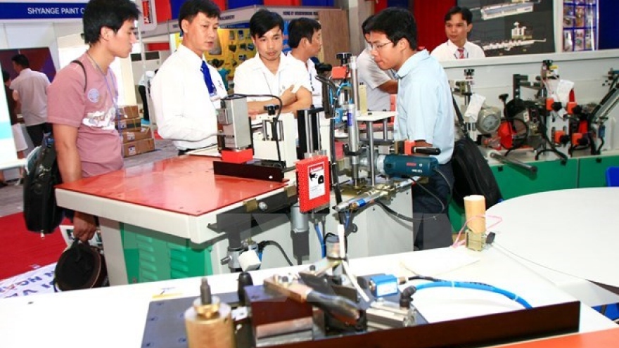 
        First ever robot exhibition opens in Hanoi
                              