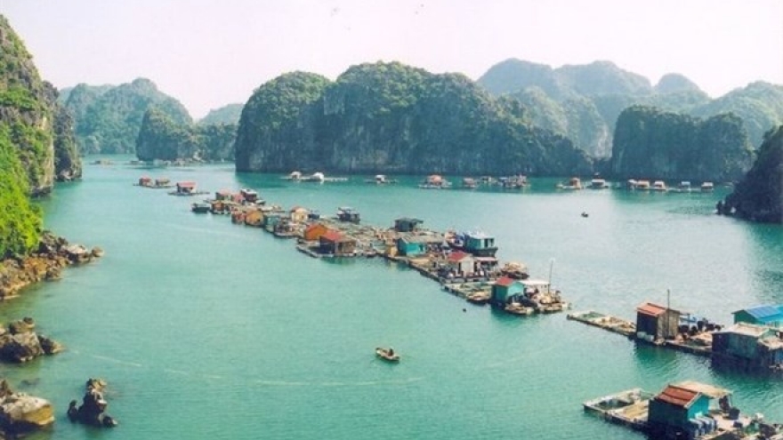 Old floating villages open to tourists
