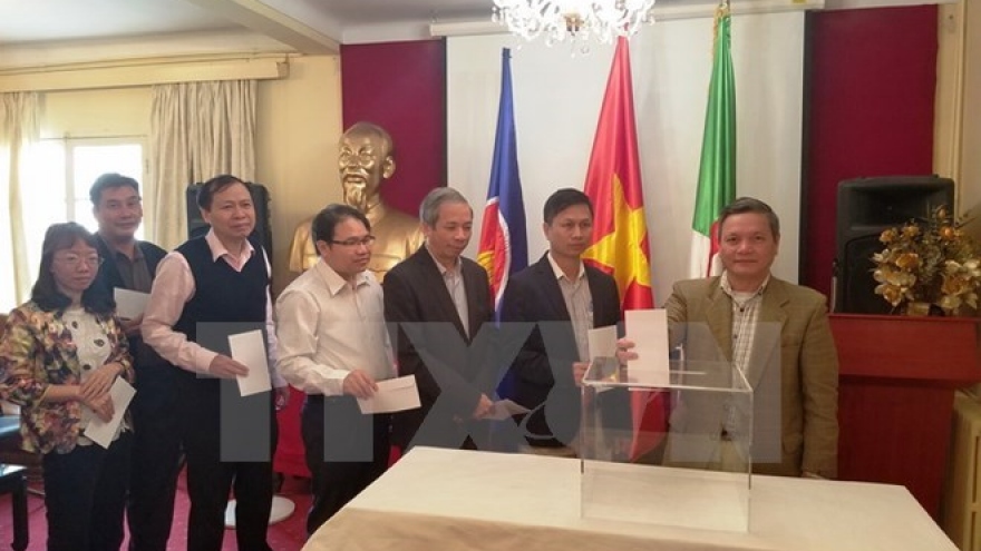 
        Vietnamese expats in Algeria support flood victims
                              