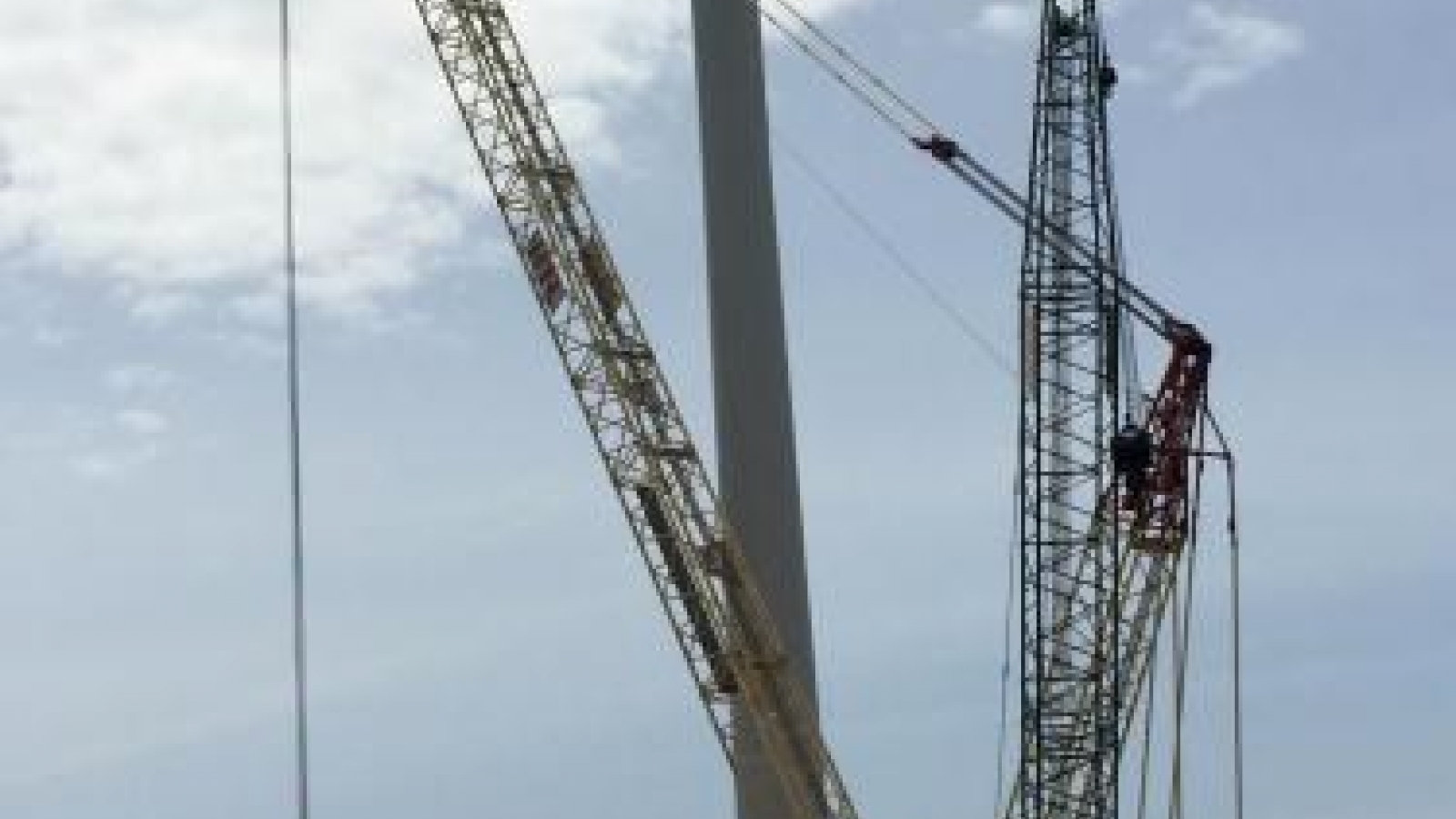 Ninh Thuan: First wind power turbines installed